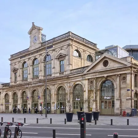 5-bedroom House In The Centre Of Lille. ゲストハウス リール