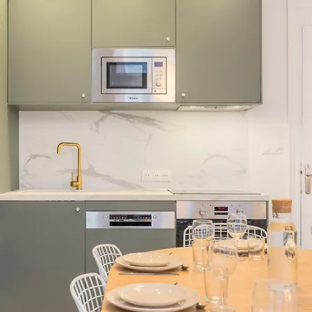 5-bedroom House In The Centre Of Lille. ゲストハウス リール