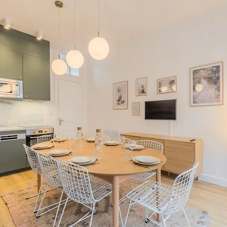 5-bedroom House In The Centre Of Lille. ゲストハウス