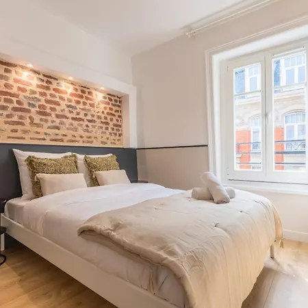 5-bedroom House In The Centre Of Lille. ゲストハウス *